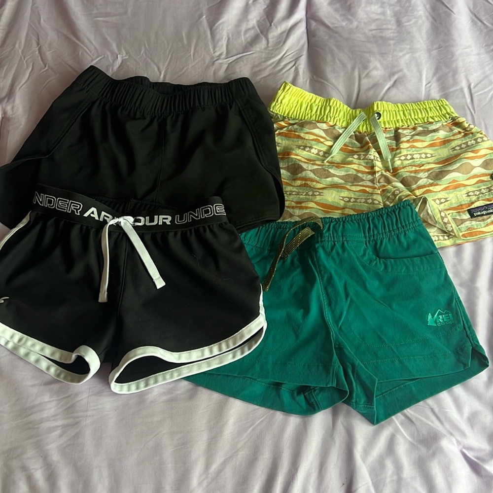 4 pair of kids shorts, under armour, Patagonia,REI, Columbia- size small